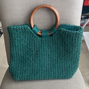 Summer Woven Handbag w/ Wooden Handles